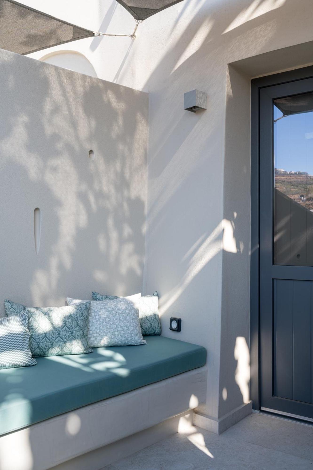 Galaria Serenity Suites Vóthon Exteriör bild
